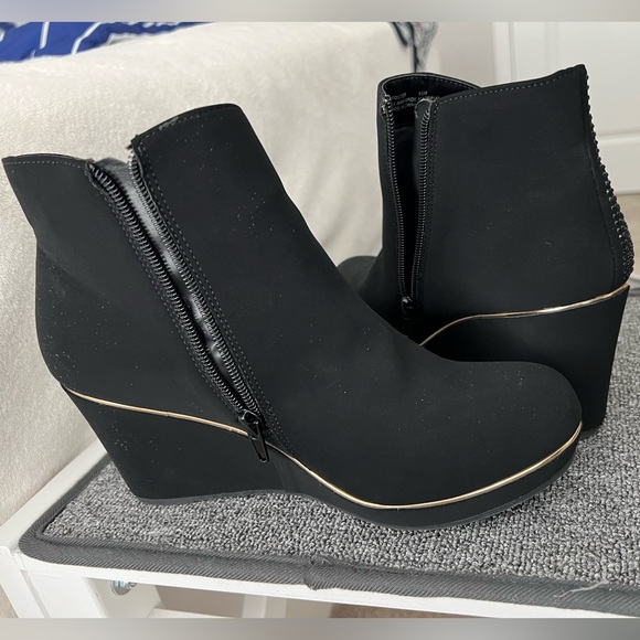 WEDGES BLACK GOLD STONES SIZE 9.5 - Picture 8 of 11